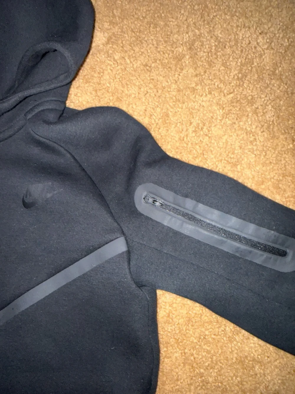 Nike Black Full-Zip Hoodie with Subtle Swoosh